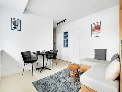 Coin salon dans l'établissement Cosy and intimate Studio - 1BD 2P - Oberkampf