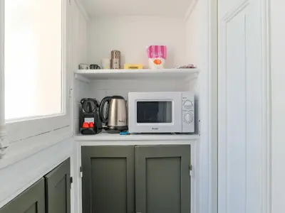 Cuisine ou kitchenette dans l'établissement Charm & comfort for 4 in heart of the 15 district