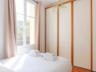 Un ou plusieurs lits dans un hébergement de l'établissement Charm & comfort for 4 in heart of the 15 district