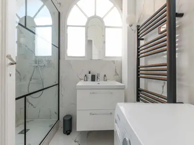 Salle de bains dans l'établissement Charm & comfort for 4 in heart of the 15 district