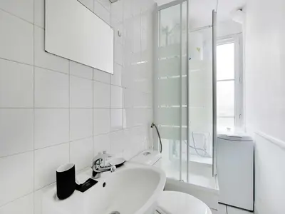 Salle de bains dans l'établissement Charming flat - 1BDR 2P Rue Saint Maur