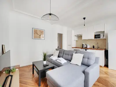 Cuisine ou kitchenette dans l'établissement Charming flat near Grands Boulevards