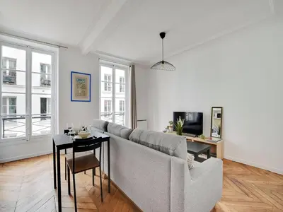 Coin salon dans l'établissement Charming flat near Grands Boulevards