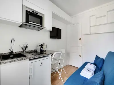 Cuisine ou kitchenette dans l'établissement Cosy Studio 2P - Quais de Seine Eiffel Tower