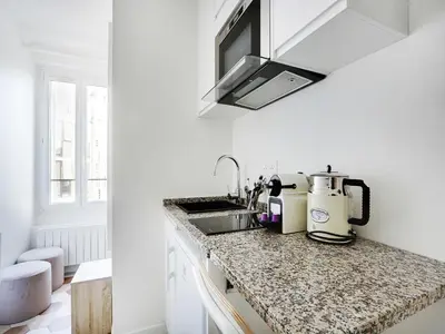 Cuisine ou kitchenette dans l'établissement Cosy Studio 2P - Quais de Seine Eiffel Tower