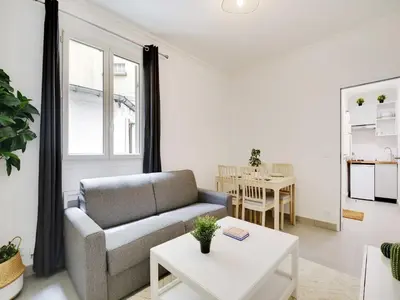 Coin salon dans l'établissement Appt calm & cozy 1BDR 4P - Nation