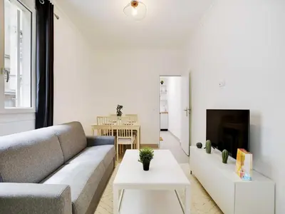 Télévision ou salle de divertissement dans l'établissement Appt calm & cozy 1BDR 4P - Nation