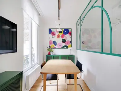 Télévision ou salle de divertissement dans l'établissement Charming flat 1BDR 2P - Ternes NIEL