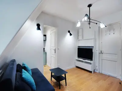 Télévision ou salle de divertissement dans l'établissement Nice appt 1 BDR 2P - NIEL TERNES