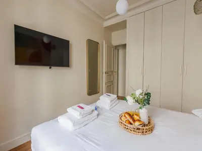 Un ou plusieurs lits dans un hébergement de l'établissement Charming apartment - 2BDR 4P - St Germain des Prés