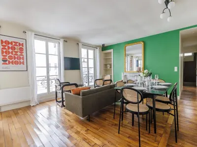 Télévision ou salle de divertissement dans l'établissement Charming apartment - 2BDR 4P - St Germain des Prés