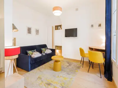 Télévision ou salle de divertissement dans l'établissement Charming studio in the Marais - Mobility lease