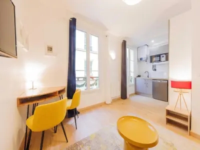 Cuisine ou kitchenette dans l'établissement Charming studio in the Marais - Mobility lease