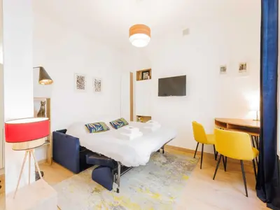 Télévision ou salle de divertissement dans l'établissement Charming studio in the Marais - Mobility lease