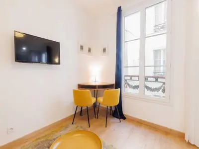 Télévision ou salle de divertissement dans l'établissement Charming studio in the Marais - Mobility lease