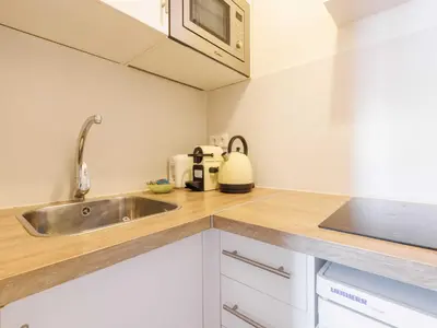 Cuisine ou kitchenette dans l'établissement Studio COSY near Invalides - 2P
