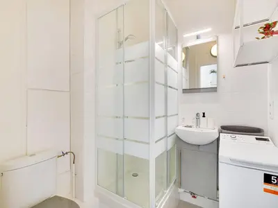 Salle de bains dans l'établissement Bright studio with balcony - 2P- Eiffel Tower view