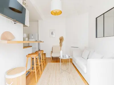 Télévision ou salle de divertissement dans l'établissement Flat with balcony 1BDR 2P - Batignolles