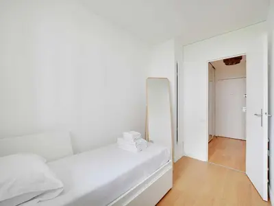 Un ou plusieurs lits dans un hébergement de l'établissement Elegant apt private balcony 2BD 6P - Levallois