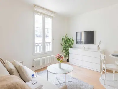 Télévision ou salle de divertissement dans l'établissement Appt COSY - Saint-Germain-des-Prés - Mobility lease