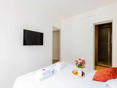 Télévision ou salle de divertissement dans l'établissement Appt COSY - Saint-Germain-des-Prés - Mobility lease