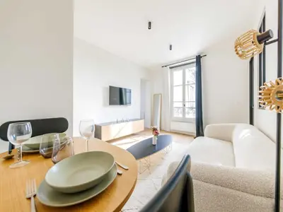 Télévision ou salle de divertissement dans l'établissement Charming apt - Canal Saint-Martin - Mobility lease