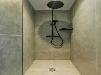 Salle de bains dans l'établissement Charming apt - Canal Saint-Martin - Mobility lease