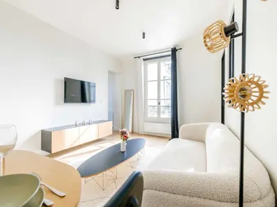 Télévision ou salle de divertissement dans l'établissement Charming apt - Canal Saint-Martin - Mobility lease