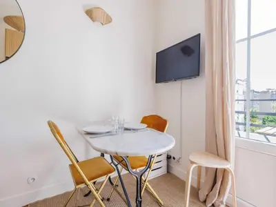 Télévision ou salle de divertissement dans l'établissement Charming apartment near Bois de Vincennes - 1BDR 2P