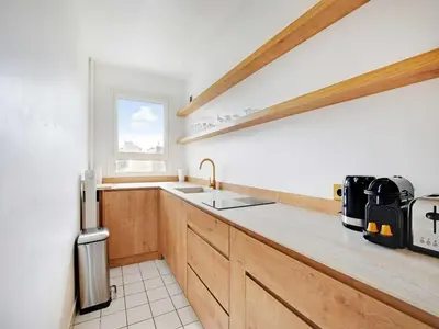 Cuisine ou kitchenette dans l'établissement Elegant apartment AC 1BR-4P- Ternes