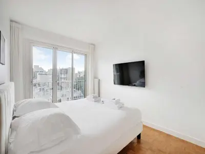 Un ou plusieurs lits dans un hébergement de l'établissement Elegant apartment AC 1BR-4P- Ternes