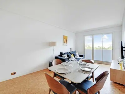 Coin salon dans l'établissement Elegant apartment AC 1BR-4P- Ternes