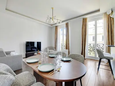 Télévision ou salle de divertissement dans l'établissement Magnificent apartment - 1BD 4P - Trocadero