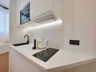 Cuisine ou kitchenette dans l'établissement Cosy studio 2P- TROCADERO EIFFEL TOWER