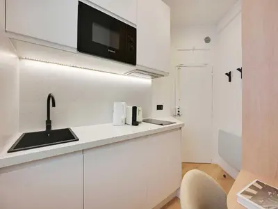 Cuisine ou kitchenette dans l'établissement Cosy studio 2P- TROCADERO EIFFEL TOWER