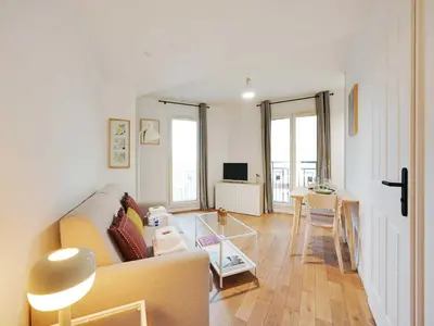 Télévision ou salle de divertissement dans l'établissement Modern studio 2P - Courbevoie La Défense