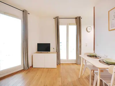 Télévision ou salle de divertissement dans l'établissement Modern studio 2P - Courbevoie La Défense
