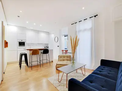 Cuisine ou kitchenette dans l'établissement Flat with terrace 3 BDR 6P Neuilly Seine