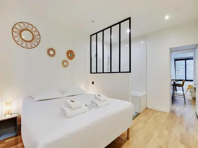 Un ou plusieurs lits dans un hébergement de l'établissement Flat with terrace 3 BDR 6P Neuilly Seine