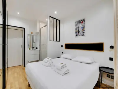 Un ou plusieurs lits dans un hébergement de l'établissement Flat with terrace 3 BDR 6P Neuilly Seine