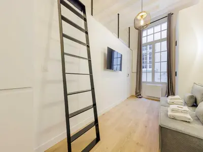 Télévision ou salle de divertissement dans l'établissement Cosy studio - Sentier Les Halles - Mobility lease