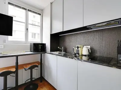 Cuisine ou kitchenette dans l'établissement Charming studio - Neuilly-sur-Seine - Mobility lease