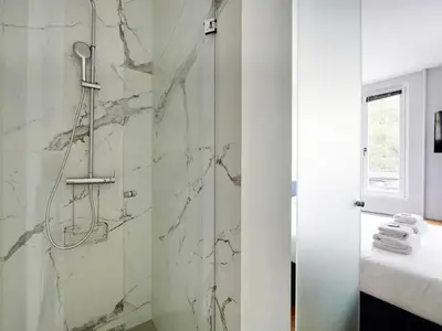 Salle de bains dans l'établissement Charming studio - Neuilly-sur-Seine - Mobility lease