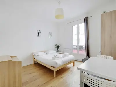 Un ou plusieurs lits dans un hébergement de l'établissement Spacious Studio - 2P - Levallois-Perret