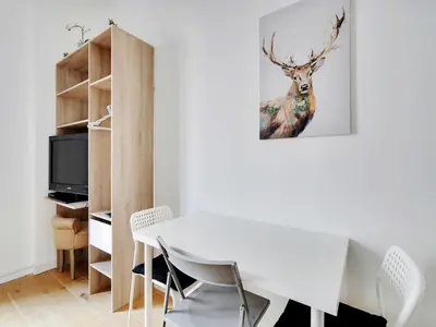 Télévision ou salle de divertissement dans l'établissement Spacious Studio - 2P - Levallois-Perret