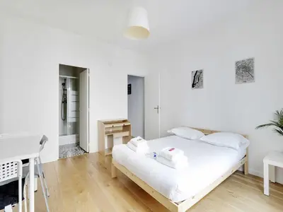 Un ou plusieurs lits dans un hébergement de l'établissement Spacious Studio - 2P - Levallois-Perret
