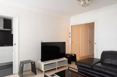 Télévision ou salle de divertissement dans l'établissement T3 apartment in the heart of La Villette
