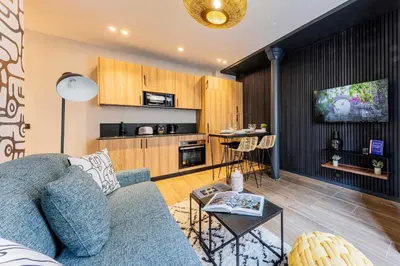 Cuisine ou kitchenette dans l'établissement Magnifique apartment 2BR 6P Gare du Nord