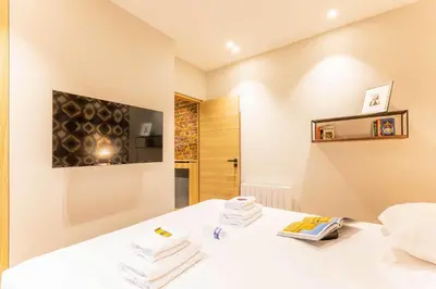 Un ou plusieurs lits dans un hébergement de l'établissement Magnifique apartment 2BR 6P Gare du Nord