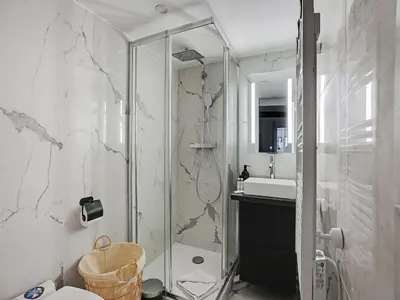 Salle de bains dans l'établissement Charming studio near les Halles - Mobility lease